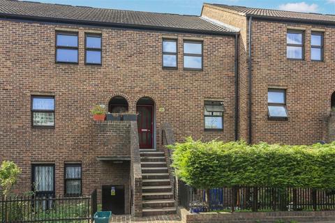 26 Warrender Road, London, N19 5EF