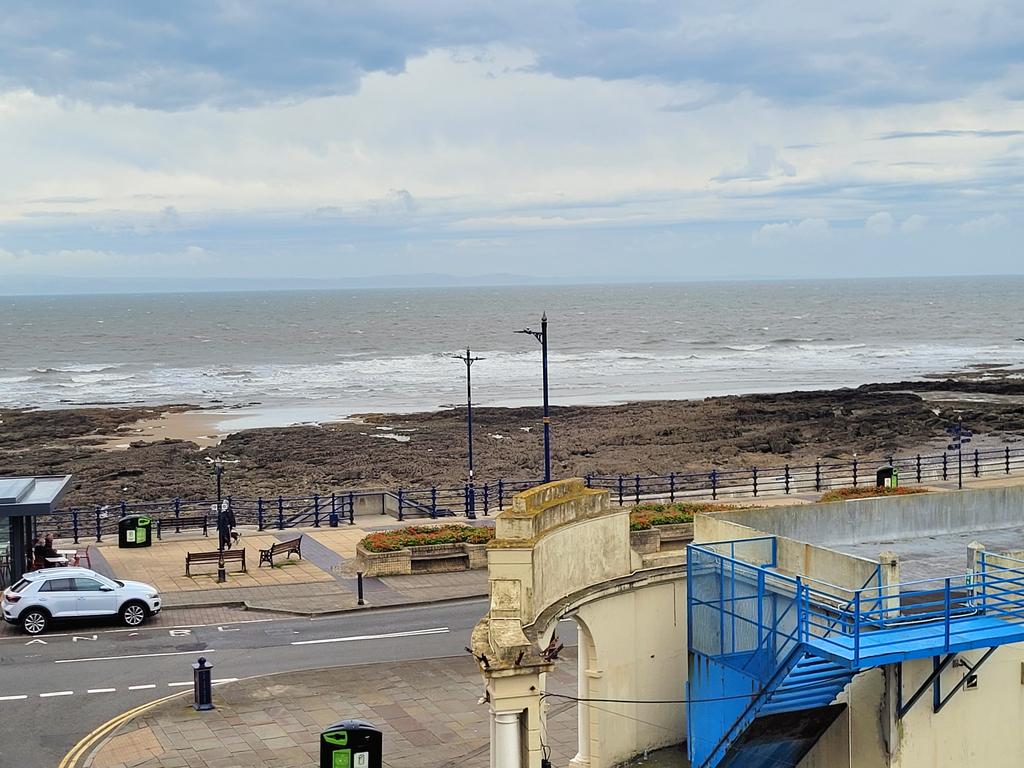 ESPLANADE HOUSE, THE ESPLANADE, PORTHCAWL, CF36 3YE 1 bed apartment for
