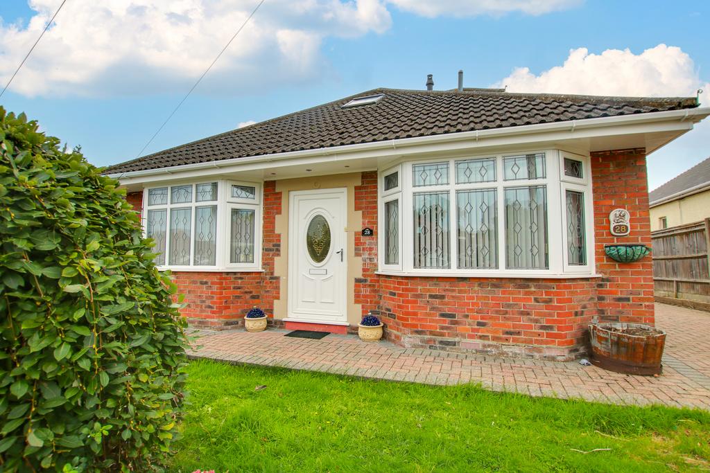 POETS ESTATE! DECEPTIVELY SPACIOUS! SOUTH WESTERLY ASPECT GARDEN! 3 bed