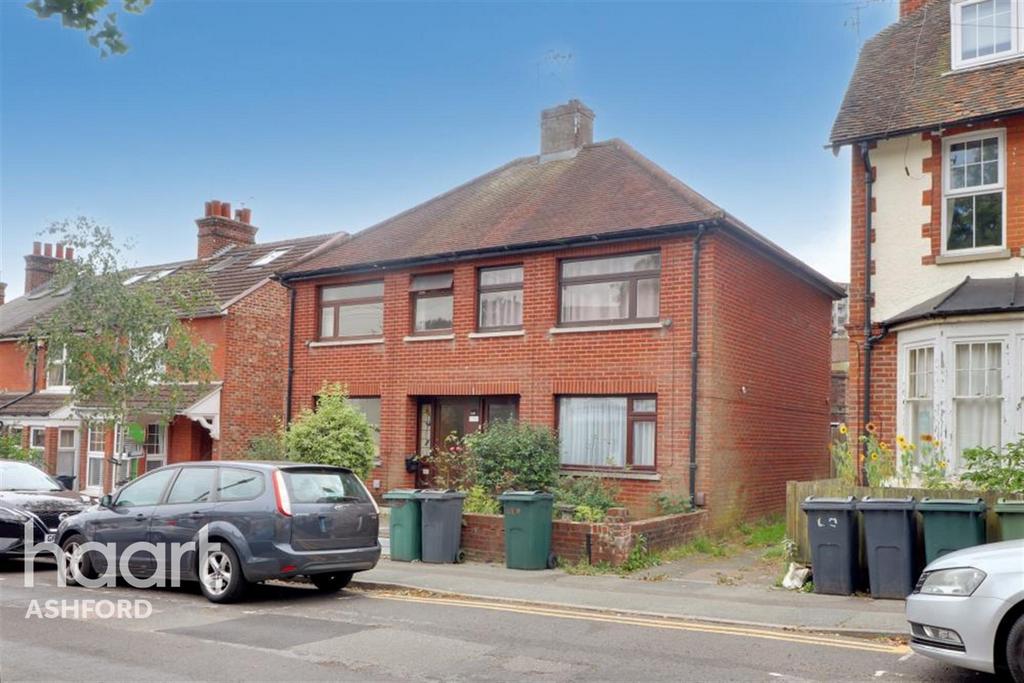 Lower Queens Road 1 bed flat £895 pcm (£207 pw)