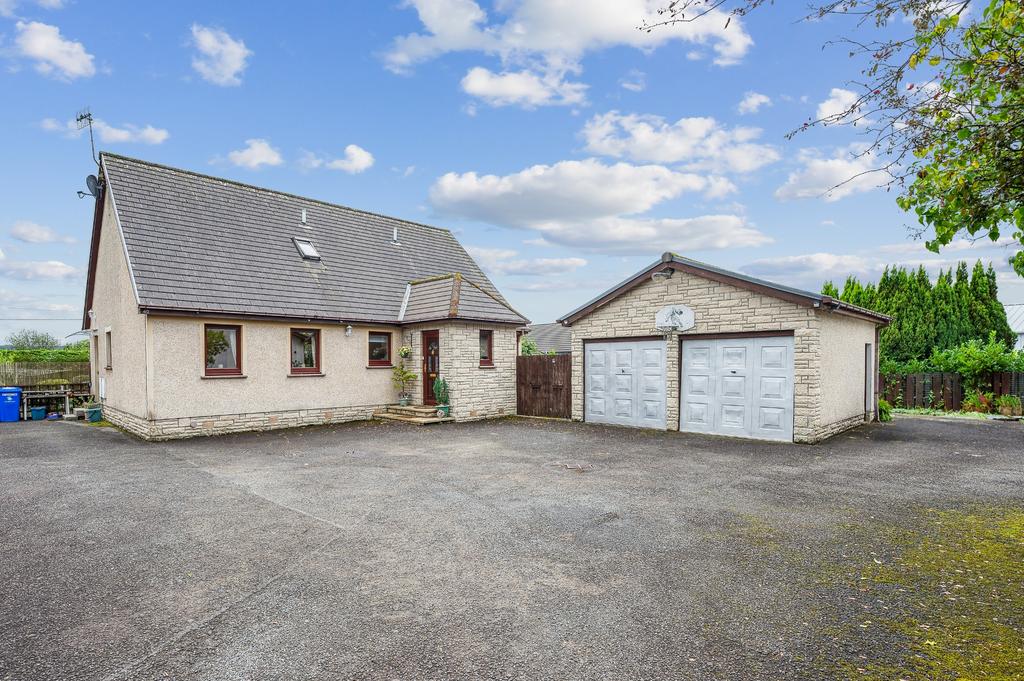 Lagrannoch Drive, Callander, Stirlingshire, FK17 8DW 4 bed detached