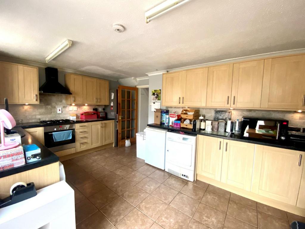 Kitchen / dining room