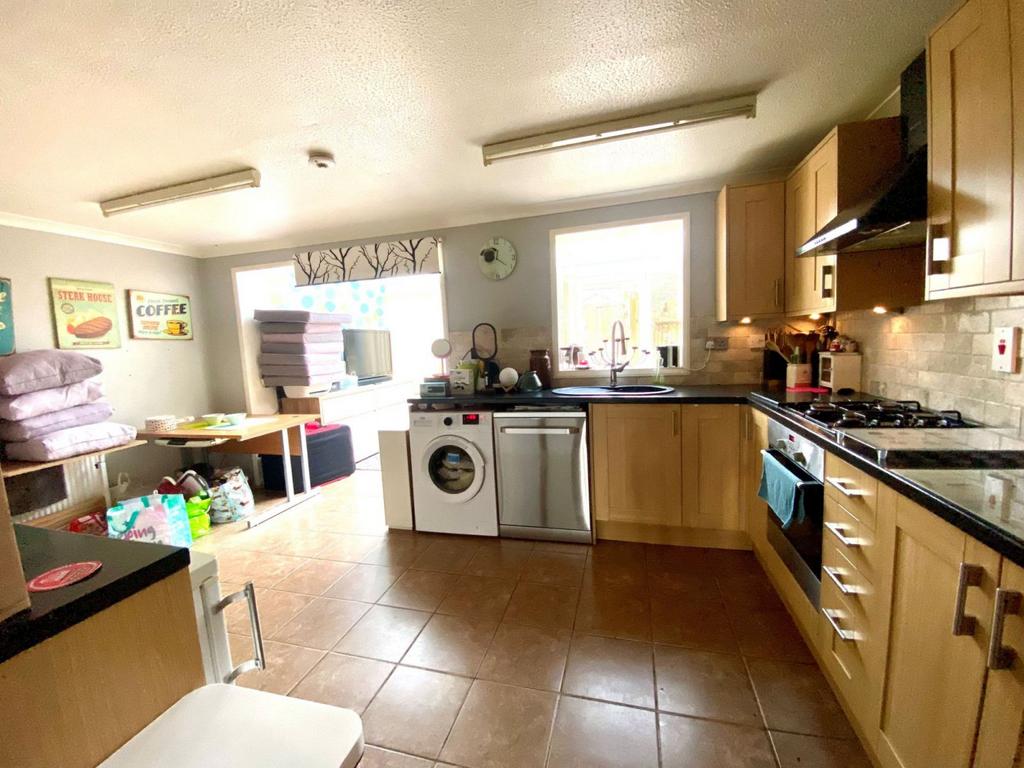 Kitchen / dining room