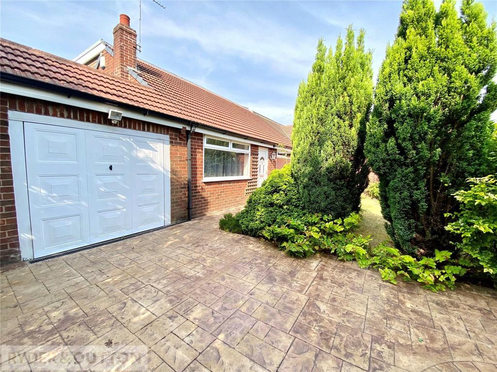 Coniston Grove, Royton, Oldham... 3 bed semidetached bungalow £240,000