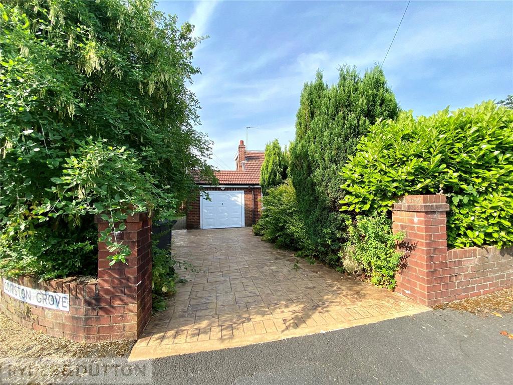 Coniston Grove, Royton, Oldham... 3 bed semidetached bungalow £240,000