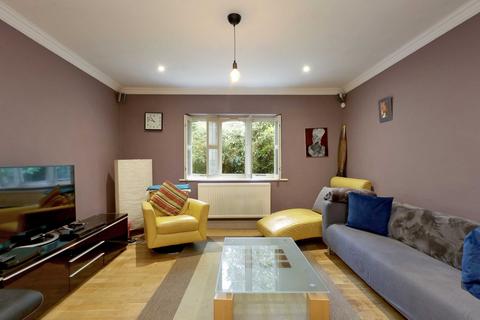 El Soto Parsonage Lane, Farnham Common, Slough, SL2 3NZ