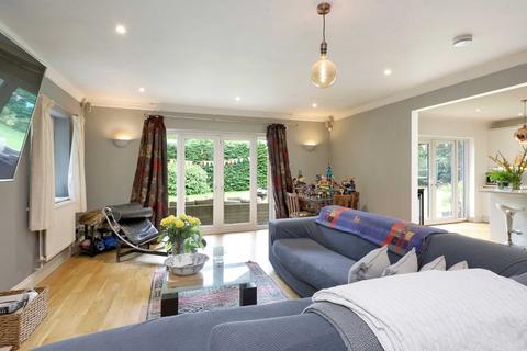 El Soto Parsonage Lane, Farnham Common, Slough, SL2 3NZ