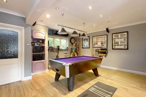 El Soto Parsonage Lane, Farnham Common, Slough, SL2 3NZ