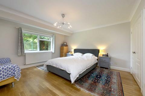 El Soto Parsonage Lane, Farnham Common, Slough, SL2 3NZ