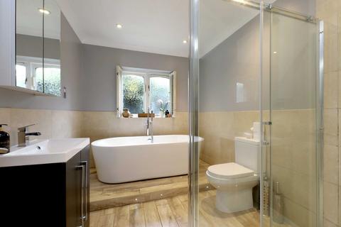 El Soto Parsonage Lane, Farnham Common, Slough, SL2 3NZ