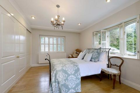 El Soto Parsonage Lane, Farnham Common, Slough, SL2 3NZ