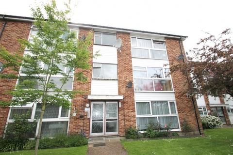 1 bedroom flat to rent - 1 bedroom 1st floor flat, St. Peters Close, Ilford, Greater London, IG2 7QL
