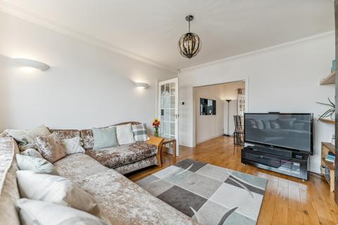 47 Lomondside Avenue, Clarkston, Glasgow, G76 7UQ