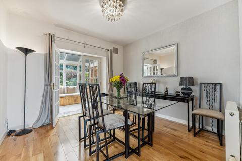 47 Lomondside Avenue, Clarkston, Glasgow, G76 7UQ
