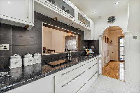 47 Lomondside Avenue, Clarkston, Glasgow, G76 7UQ