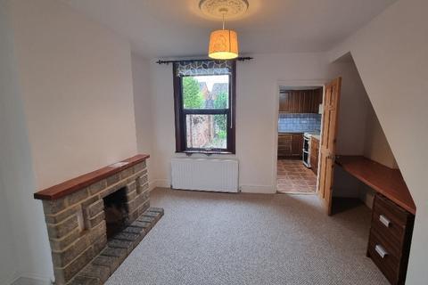 2 bedroom terraced house to rent, Warwick Road