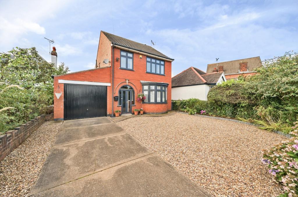 Derby Road, KirkbyInAshfield, Nottinghamshire, NG17 3 bed detached