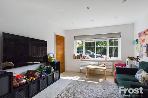 12c Ouseley Road, Wraysbury, Staines-upon-thames, TW19 5JA