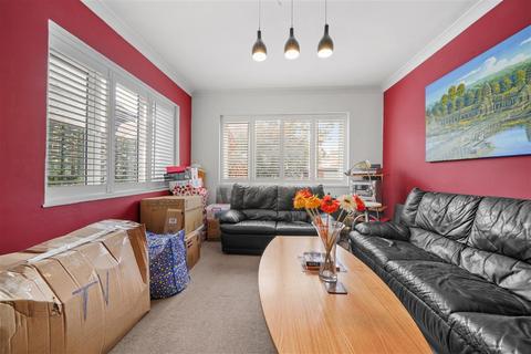 4 bedroom detached house to rent, Stanley Road, Mitcham