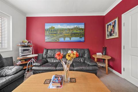 4 bedroom detached house to rent, Stanley Road, Mitcham