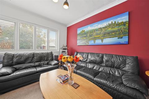 4 bedroom detached house to rent, Stanley Road, Mitcham