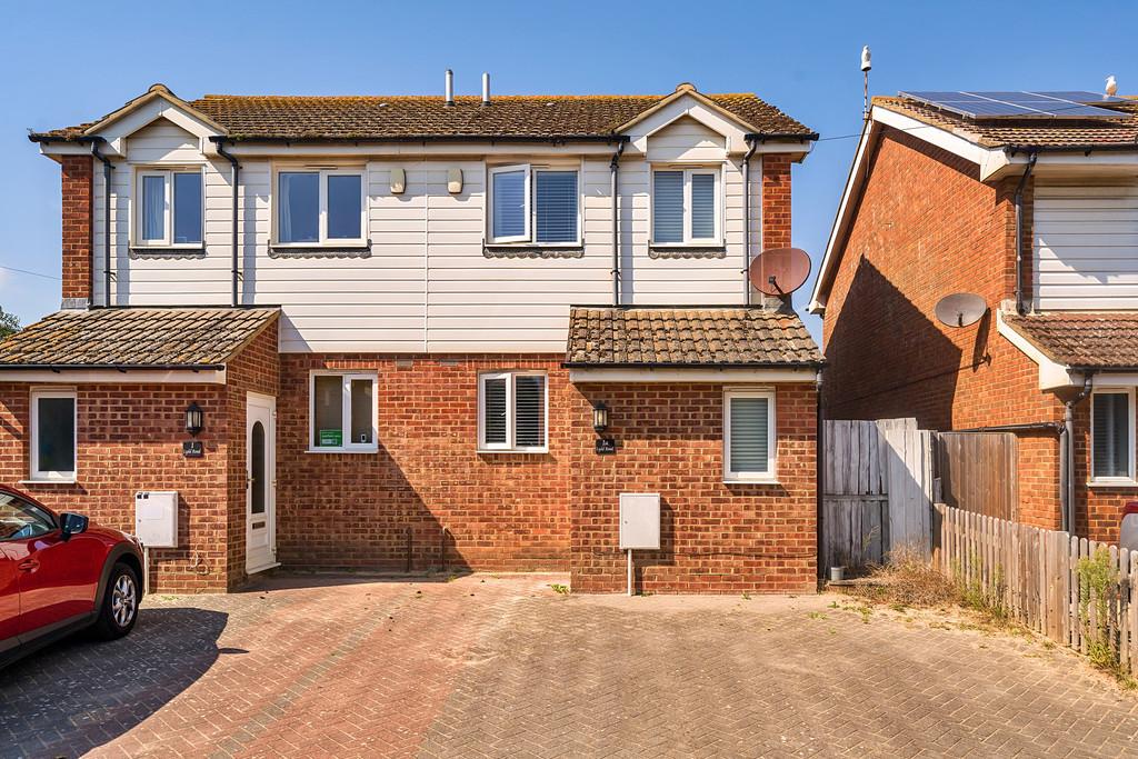 Lydd Road, Camber, East Sussex TN31 7RJ 2 bed semidetached house for