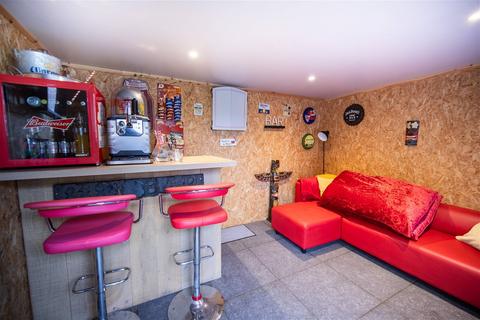 47 Brynawel, Caerphilly, CF83 2EX