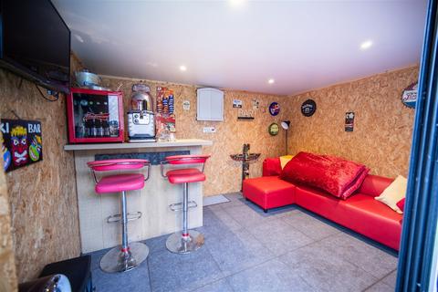 47 Brynawel, Caerphilly, CF83 2EX