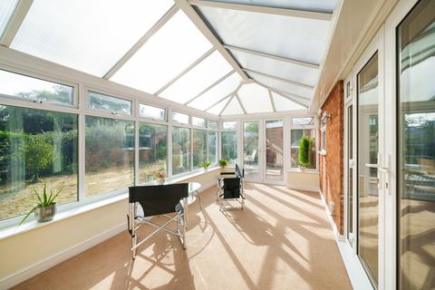 3 Meadow Close, Kington, Worcester, WR7 4DE