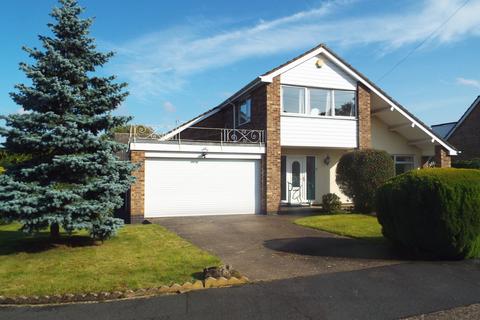 3 bedroom detached house to rent, 32 The Dales
