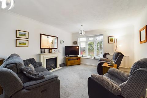 2 bedroom detached bungalow for sale - Chatsworth Drive, Tutbury