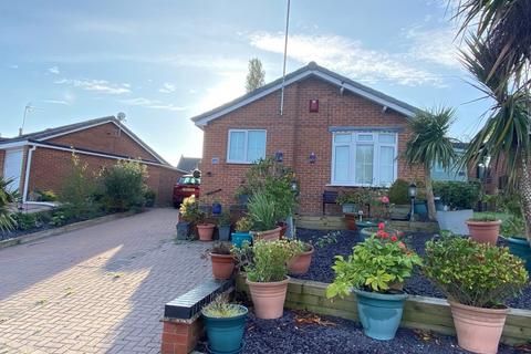 2 bedroom detached bungalow for sale - Chatsworth Drive, Tutbury