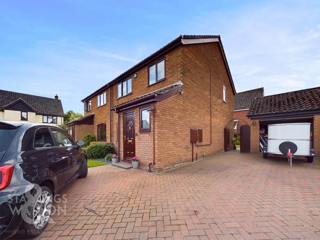 Meadow Way, Poringland, Norwich 3 bed semidetached house for sale £