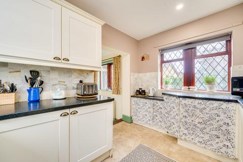 3 bedroom detached house for sale, Oxford Road, Gomersal