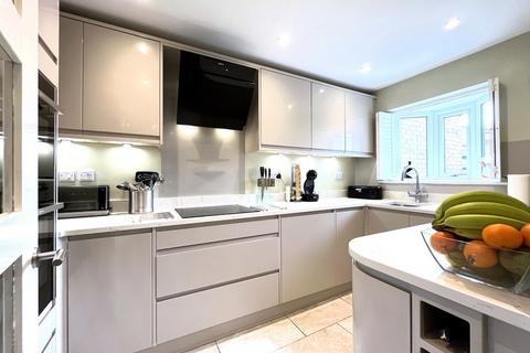 13 Arundel Close, Warwick, CV34 5HZ