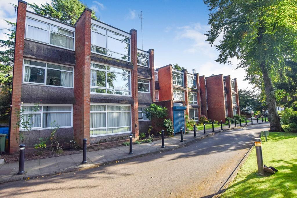 Moss Manor, Sale, Cheshire, M33 2 bed flat £150,000