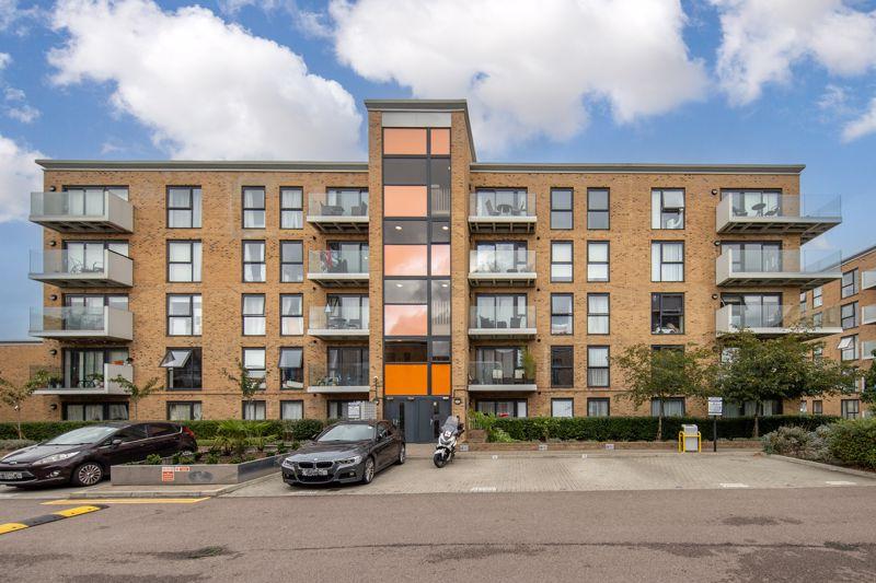 17 Zodiac Close, Edgware 2 bed apartment £325,000
