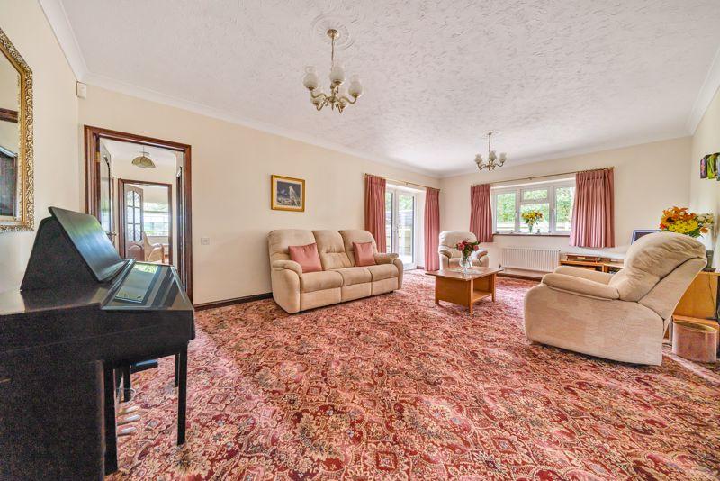 Upper Northam Road, Hedge End, SO30 4EA 4 bed detached bungalow for