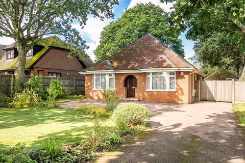 4 bedroom detached bungalow for sale, Upper Northam Road, Hedge End, SO30 4EA