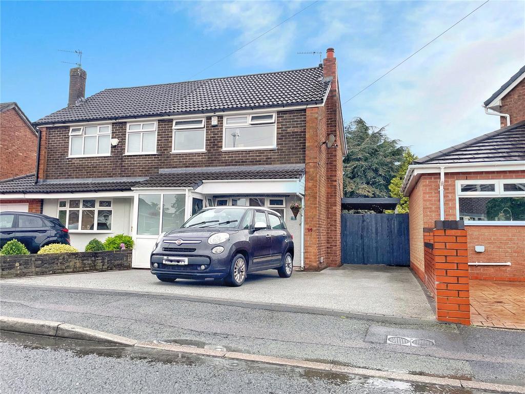 Cambridge Road, Failsworth, Manchester, Greater Manchester, M35 3 bed semidetached house for