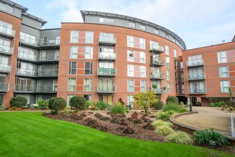 2 bedroom ground floor flat for sale, The Heart, Walton-on-Thames