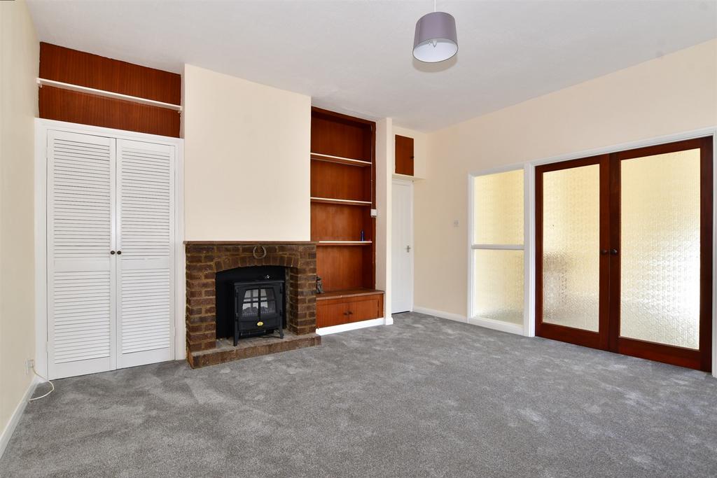Wyles Road, Chatham, Kent 2 bed semidetached bungalow for sale £280,000