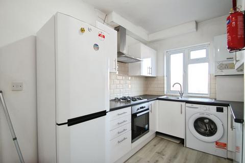 3 bedroom apartment to rent, Westway, London