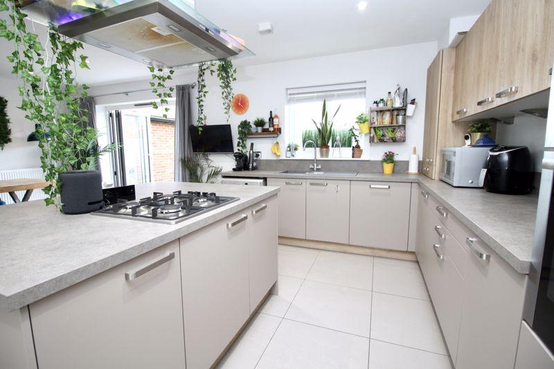 Kitchen w/ Island
