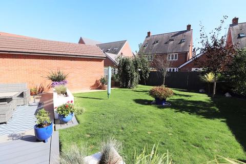 5 bedroom detached house for sale - Daffodil Road, Worthing