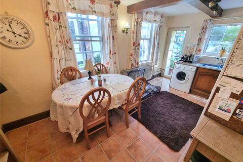 2 bedroom end of terrace house for sale, Parkgate Road, Neston, Cheshire, CH64