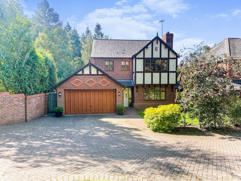 East Drive, Cheddleton, Staffordshire, ST13 4 bed detached house for