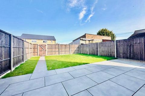 3 bedroom detached house for sale, Elizabethan Close, Sandy, Bedfordshire, SG19 1FB