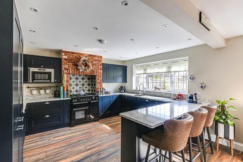 2 Foxearth Road, South Croydon, CR2 8ED