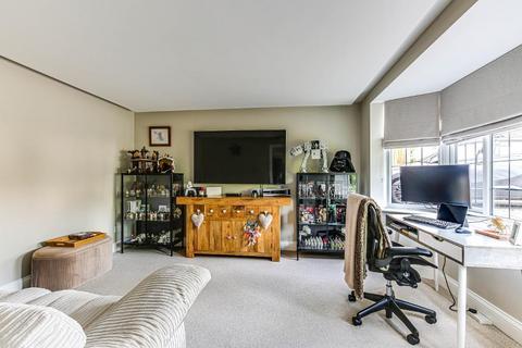 2 Foxearth Road, South Croydon, CR2 8ED